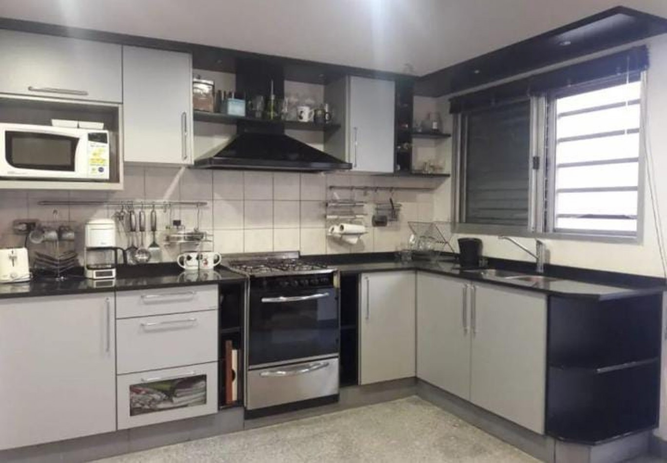 VENTA - CASA 4 HABITACIONES - ZONA CENTRO