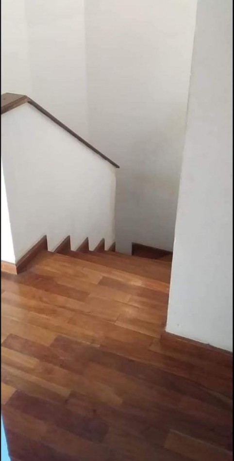 VENTA - CASA TIPO DUPLEX 3 HABITACIONES - ZONA COMERCIO I