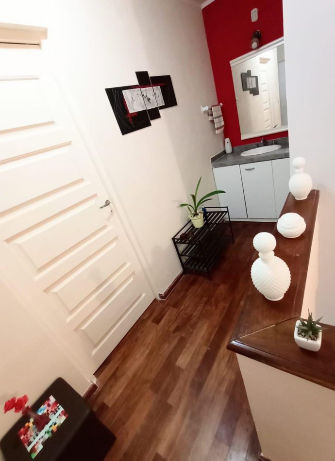 VENTA - CASA TIPO DUPLEX 3 HABITACIONES - ZONA COMERCIO I