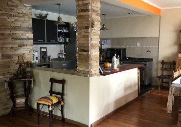 VENTA - CASA 3 DORMITORIOS C/PATIO Y PILETA - ZONA ESCUELA DE POLICIA