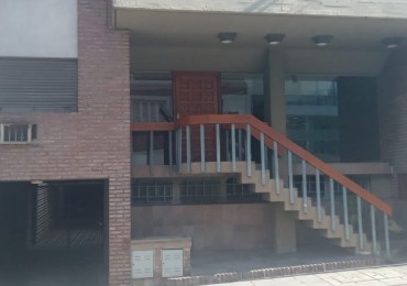 VENTA - DEPARTAMENTO DOS HABITACIONES + OFICINA - ZONA CENTRICA